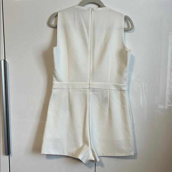 BCBGMaxAzria NWOT Mackensie Cream Sleeveless Asymmetric Skort Romper, Size 10 - Picture 6 of 12